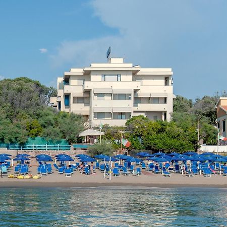 Hotel Villa Lo Scoglietto San Vincenzo Exteriör bild